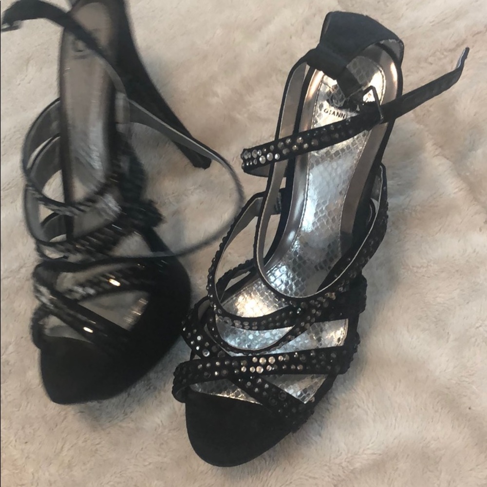 Heels - Picture 3 of 3